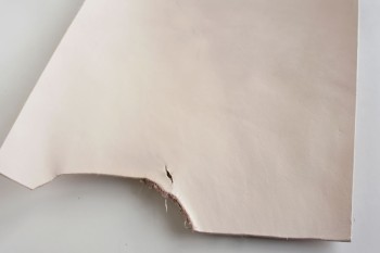 Leather cut in 30cm width, LC Premium Dyed Leather Struck Through <Pale Pink>(27 sq dm)
